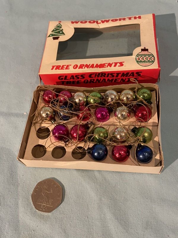 4-Missing-Vintage-Christmas-Tree-Baubles-Many-Colours-385037465391