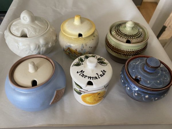 6-Different-retro-vintage-honey-or-conserve-pots-with-lids-384953186311