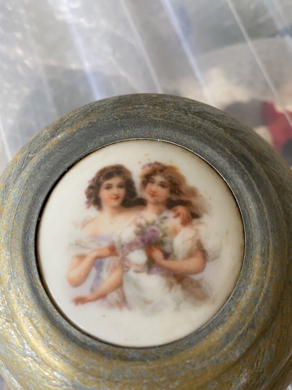 Rare-Vintage-White-Metal-Musical-Powder-Box-Ceramic-Detail-To-Lid-385086505941-2