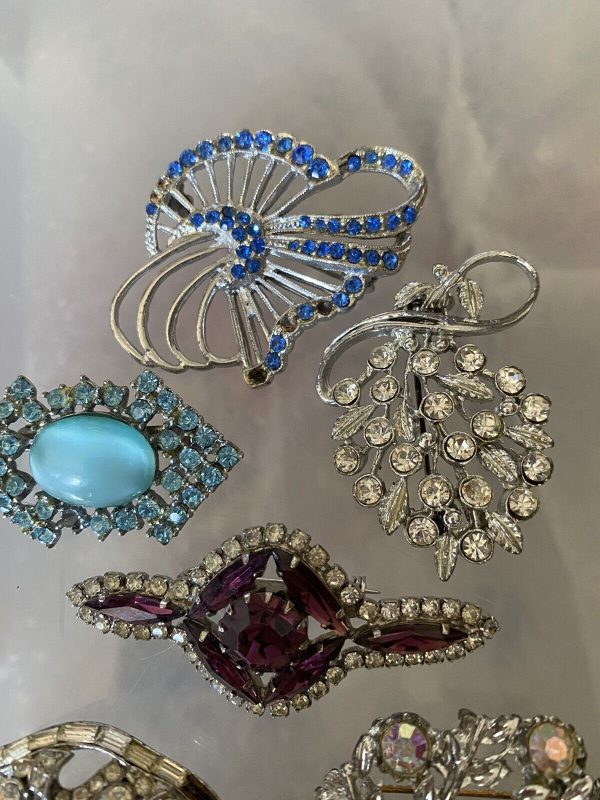 Vintage deals jewelry brooches