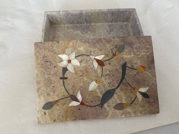 soapstone-box-with-floral-mother-of-pearl-detail-Vintage-265741041624-3