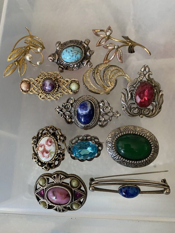 12-vintage-brooches-385010851835