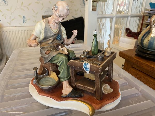 Capodimonte-Cobbler-Ceramic-Figurine-385034495435